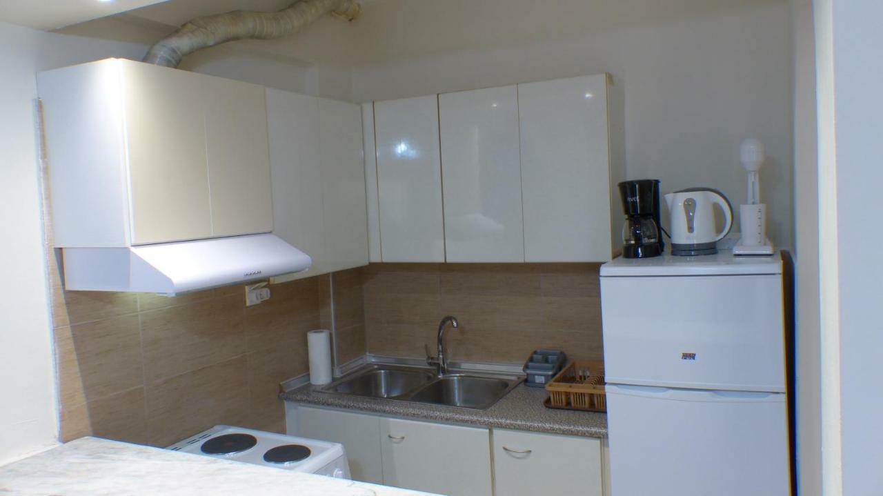 White Apartment 70M From The Sea Nea Peramos  Exterior photo
